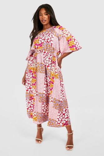 Womens Plus Angel Sleeve Mixed Floral Print Dress - - 18 - boohoo - Modalova