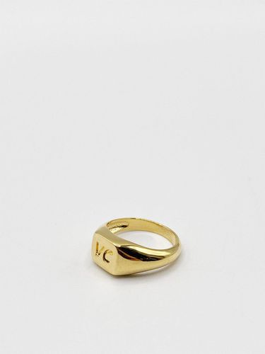 Womens Gold VC Engraved Signet Ring - - L - SVNX - Modalova