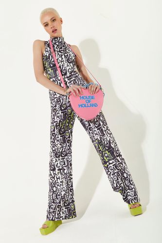 Womens Heart Shape Cross Body Bag In With A Chain Detail And Printed Logo - One Size - NastyGal UK (+IE) - Modalova