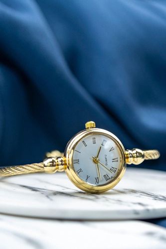 Womens Gold Stainless Steel Roman White Dial Bangle Adjustable Bracelet Watch - - One Size - NastyGal UK (+IE) - Modalova