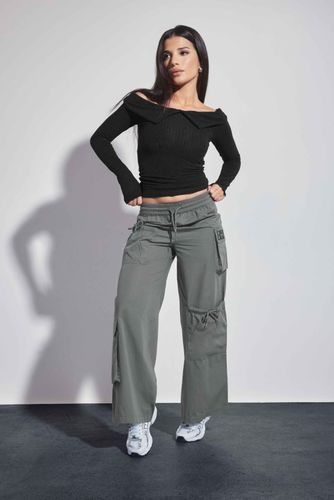 Womens Petite Pocket Detail Cargo Trousers - - 6S - PixieGirl - Modalova