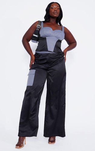 Womens Plus Dark Pocket Detail Tailored Cargo Trousers - 16 - NastyGal UK (+IE) - Modalova