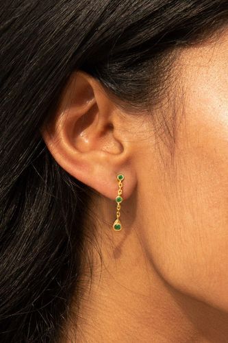 Womens Gold Dangle Chain Earrings With Emerald Green Stones - - One Size - MUCHV - Modalova