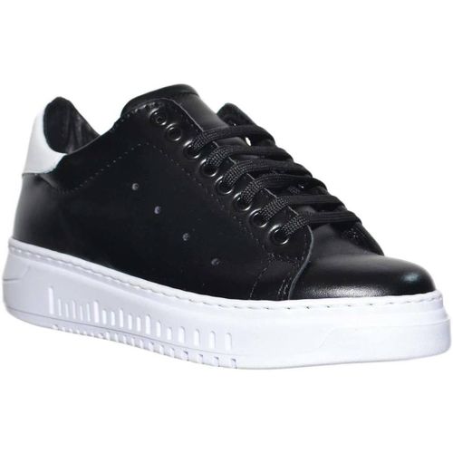 Sneakers Sneaker bassa uomo nera in vera pelle con fortino bianco fondo - Malu Shoes - Modalova