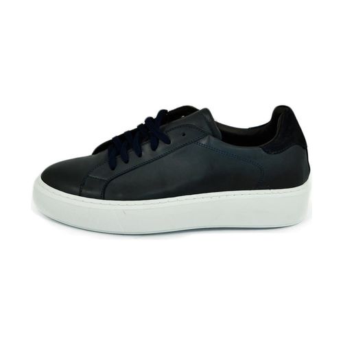 Sneakers Sneakers uomo basic in vera pelle con talloncino camoscio e - Malu Shoes - Modalova