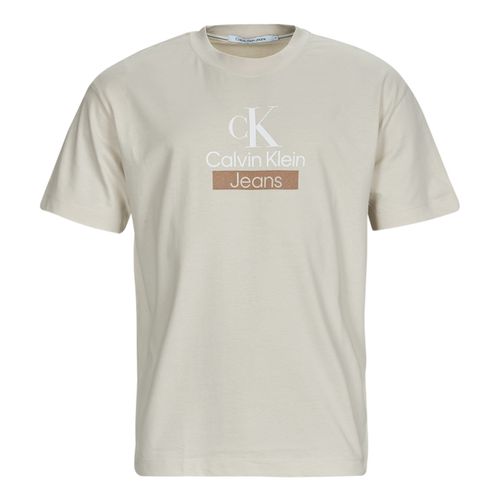 T-shirt STACKED ARCHIVAL TEE - Calvin Klein Jeans - Modalova