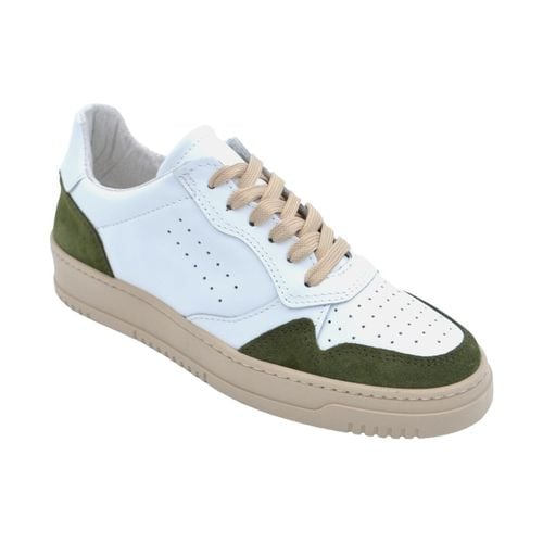 Sneakers SNEARKERS UOMO BIANCA IN VERA PELLE CON INSERTI DI CAMOSCIO VER - Malu Shoes - Modalova