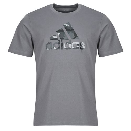 T-shirt Camo Badge of Sport Graphic T-Shirt - Adidas - Modalova