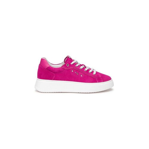 Sneakers E409976D fuxia - NeroGiardini - Modalova