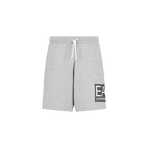 Pantaloni corti Bermuda Uomo Train Visibility - Emporio Armani EA7 - Modalova