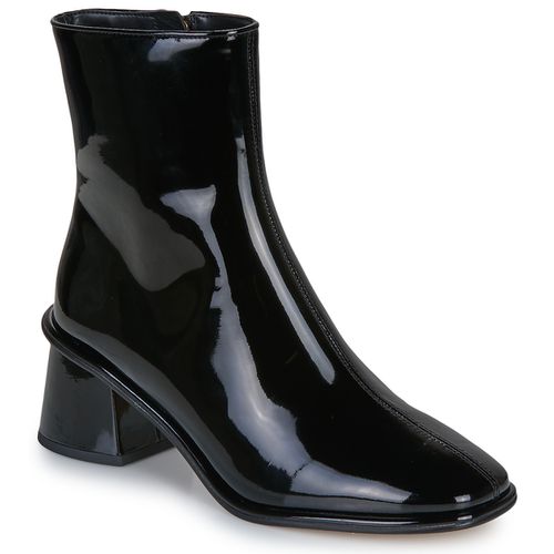 Stivaletti GIGI PATENT LEATHER BOOTIE - Coach - Modalova