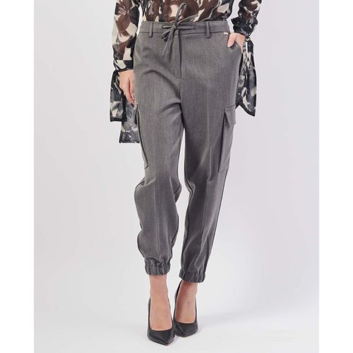 Pantaloni Pantaloni donna modello cargo in flanella - Markup - Modalova