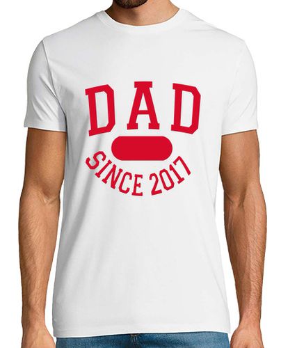 Camiseta Dad Since 2017 - latostadora.com - Modalova