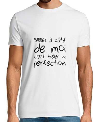 Camiseta cerca de la perfección / humor - latostadora.com - Modalova