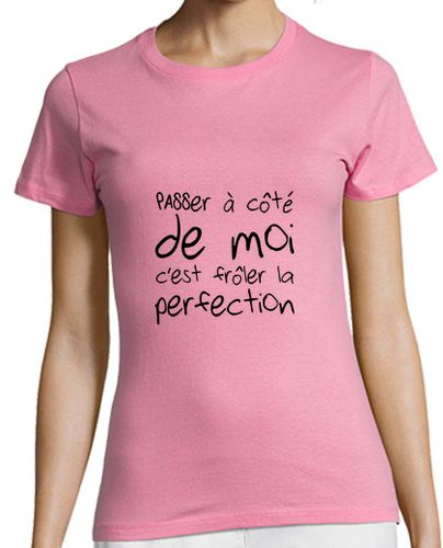 Camiseta Mujer Manga Corta cerca de la perfección / humor laTostadora - latostadora.com - Modalova