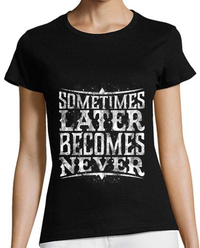 Camiseta mujer Later Becomes Never - latostadora.com - Modalova