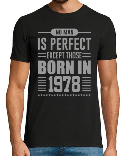 Camiseta ningún hombre es perfecto excepto los nacidos en 1 - latostadora.com - Modalova