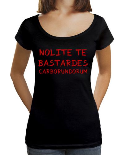 Camiseta Mujer Cuello Ancho Loose Fit Nolite te bastardes carborundorum laTostadora - latostadora.com - Modalova