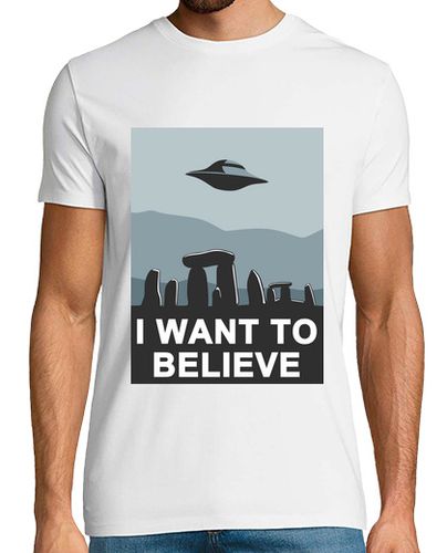 Camiseta Believe in Stonehenge - latostadora.com - Modalova