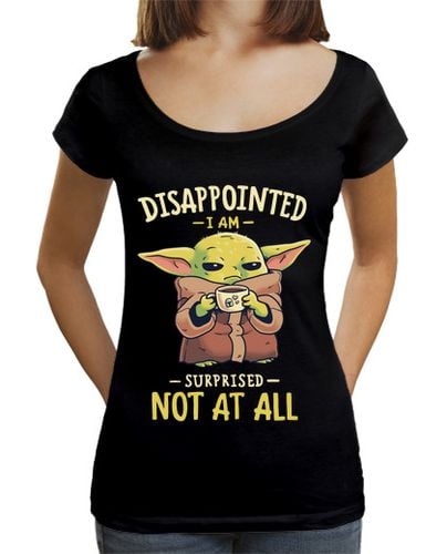 Camiseta Mujer Cuello Ancho Loose Fit Baby Yoda Mandalorian Café Camiseta laTostadora - latostadora.com - Modalova