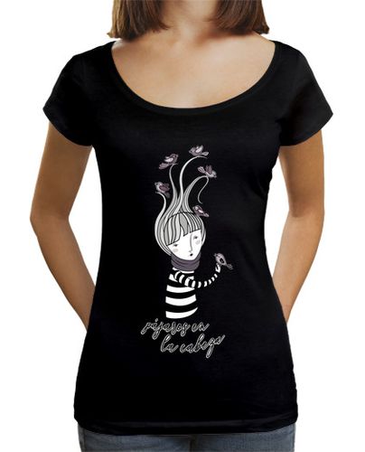 Camiseta Mujer Cuello Ancho Loose Fit pájaros en la cabeza - dibujo en blanco laTostadora - latostadora.com - Modalova