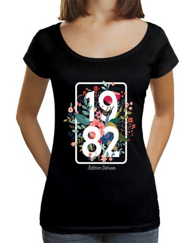 Camiseta Mujer Cuello Ancho Loose Fit hermoso regalo de cumpleaños de 39 años para una mujer joven nacida en 1982 fecha de edición de lujo laTostad - latostadora.com - Modalova