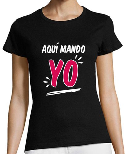 Camiseta mujer AQUÍ MANDO YO, camiseta mujer - latostadora.com - Modalova