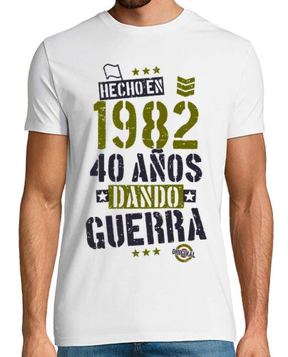 Camiseta 1982. 40 años dando guerra - latostadora.com - Modalova