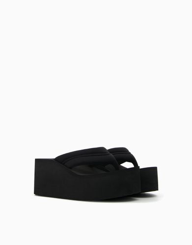 Sandalia Plataforma Acolchada Mujer 36 - Bershka - Modalova