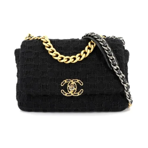 Pre-owned Flap Bag with Chain Accent Elegant Shoulder Accessory - Chanel Vintage - Modalova