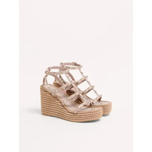 Rockstud Wedge Sandal - Valentino Garavani - Modalova