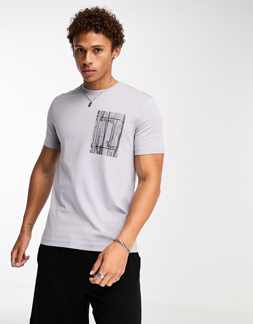 Concrete - T-shirt con stampa sul petto - Calvin Klein - Modalova