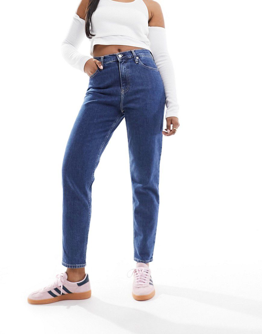 Mom jeans lavaggio scuro - Calvin Klein Jeans - Modalova