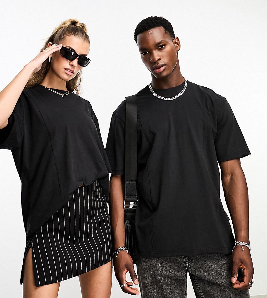 T-shirt nera con cuciture a vista - In esclusiva per ASOS - Calvin Klein Jeans - Modalova