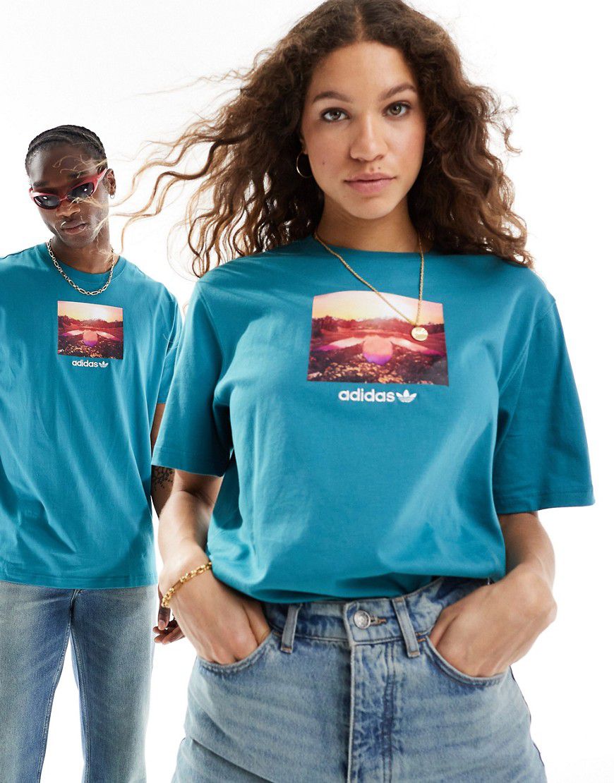T-shirt unisex con stampa di tramonto - adidas Originals - Modalova