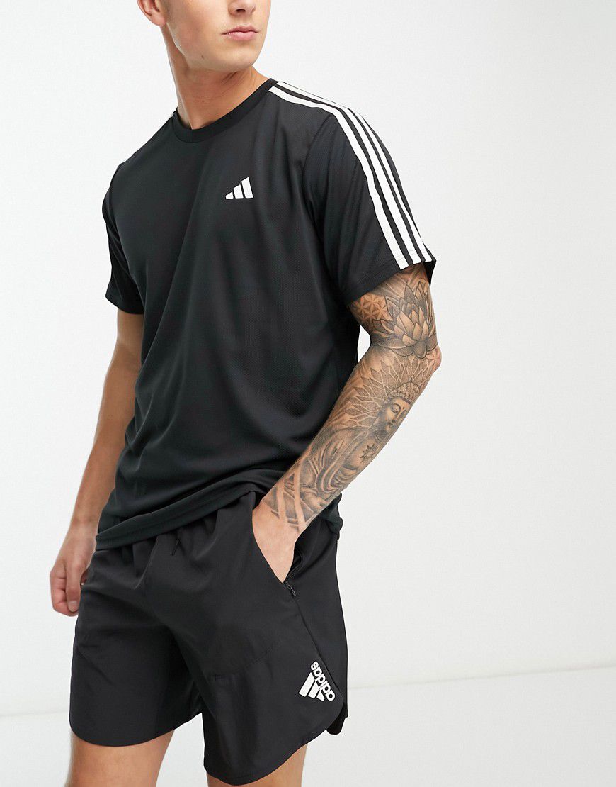 Adidas - Training Essential - T-shirt nera con 3 strisce - adidas performance - Modalova