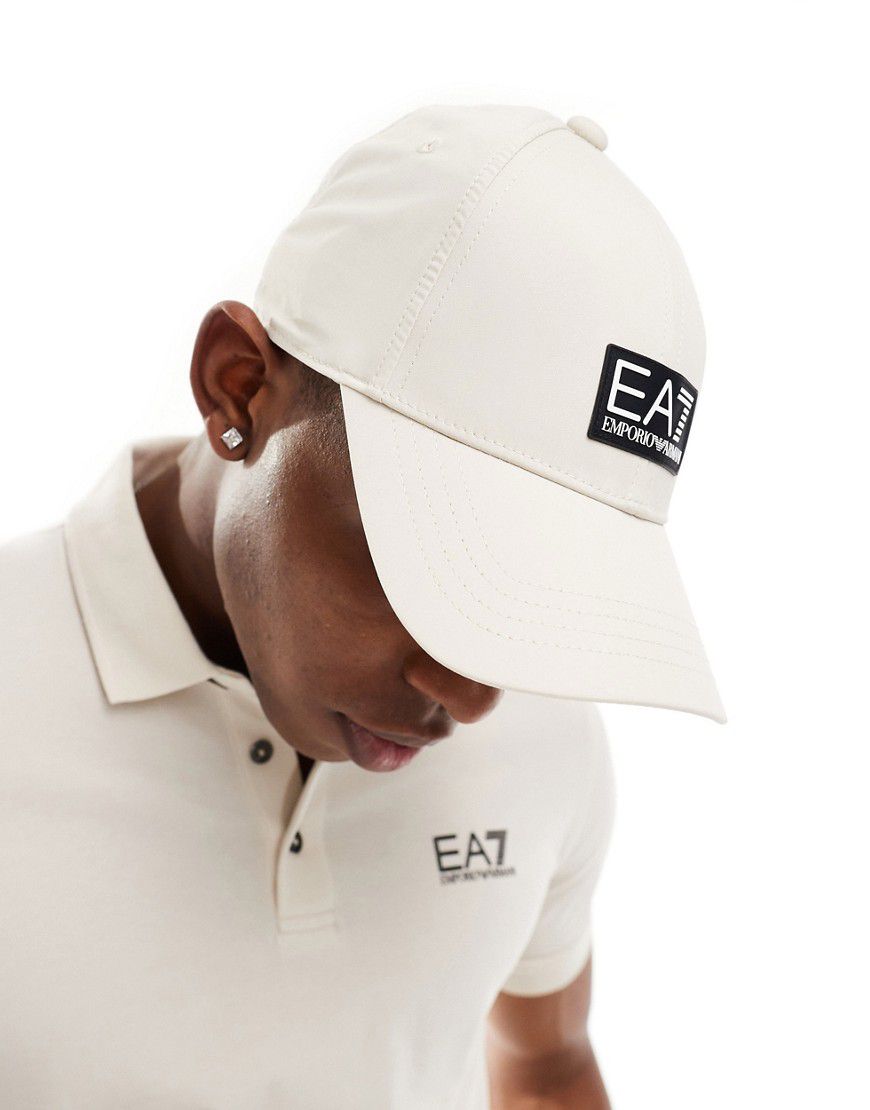 Armani - Core - Cappellino con visiera beige con etichetta del logo - EA7 - Modalova