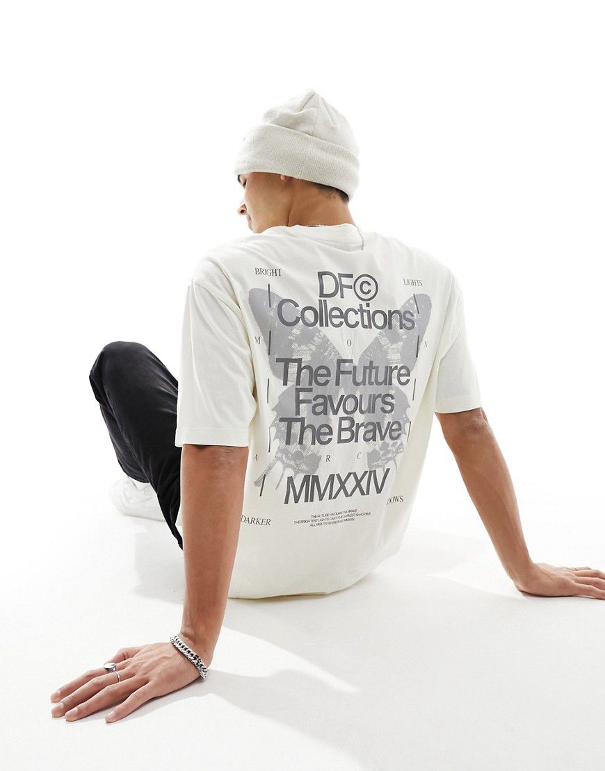 ASOS Dark Future - T-shirt oversize beige con stampa di farfalla sul retro - ASOS DESIGN - Modalova
