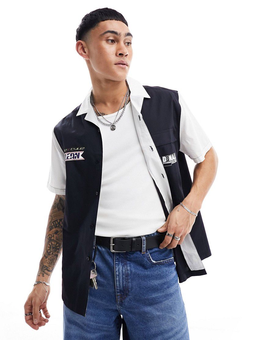 Camicia comoda in popeline di cotone con rever e stampa motocross - ASOS DESIGN - Modalova