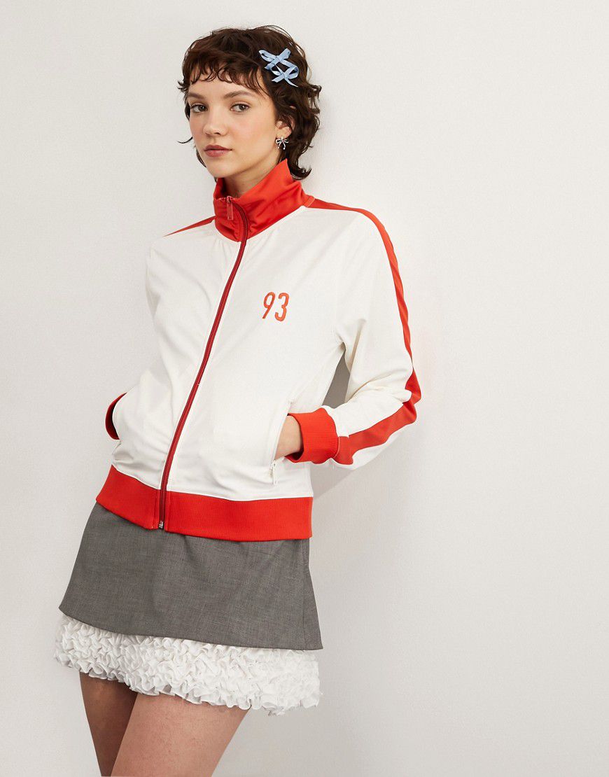 Giacca sportiva color crema e rossa con zip e stampa 93 - ASOS DESIGN - Modalova