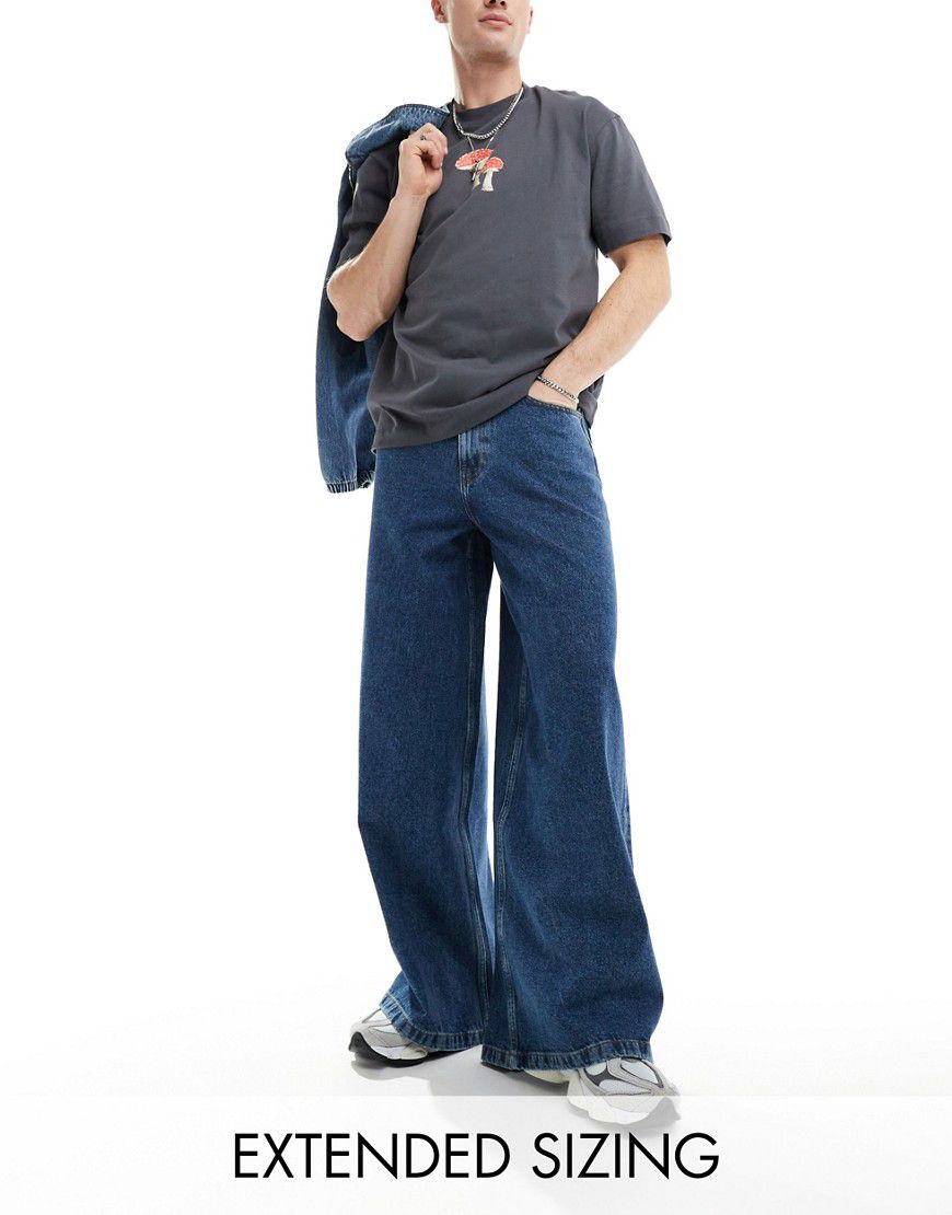 Jeans a fondo super ampio lavaggio medio - ASOS DESIGN - Modalova