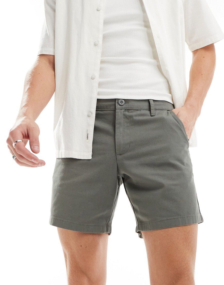 Pantaloncini chino taglio medio slim elasticizzati grigi - ASOS DESIGN - Modalova
