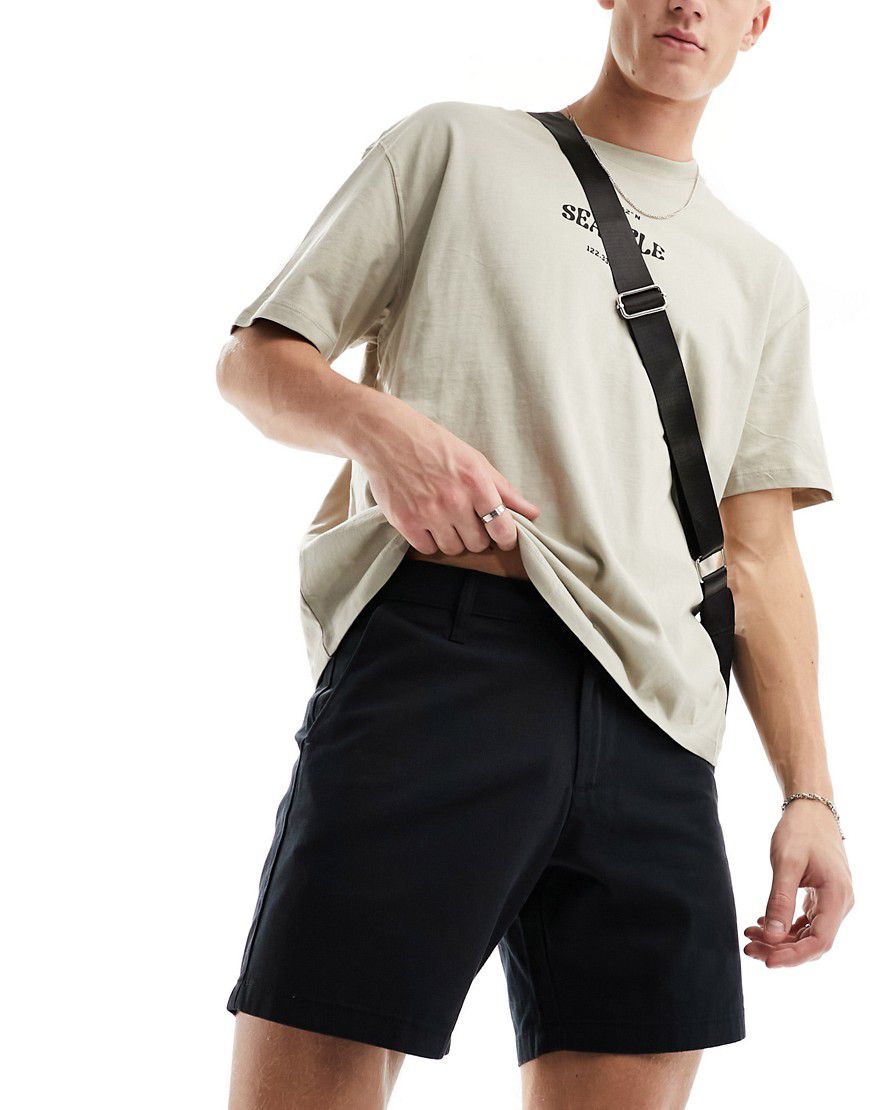 Pantaloncini chino taglio medio slim elasticizzati neri - ASOS DESIGN - Modalova
