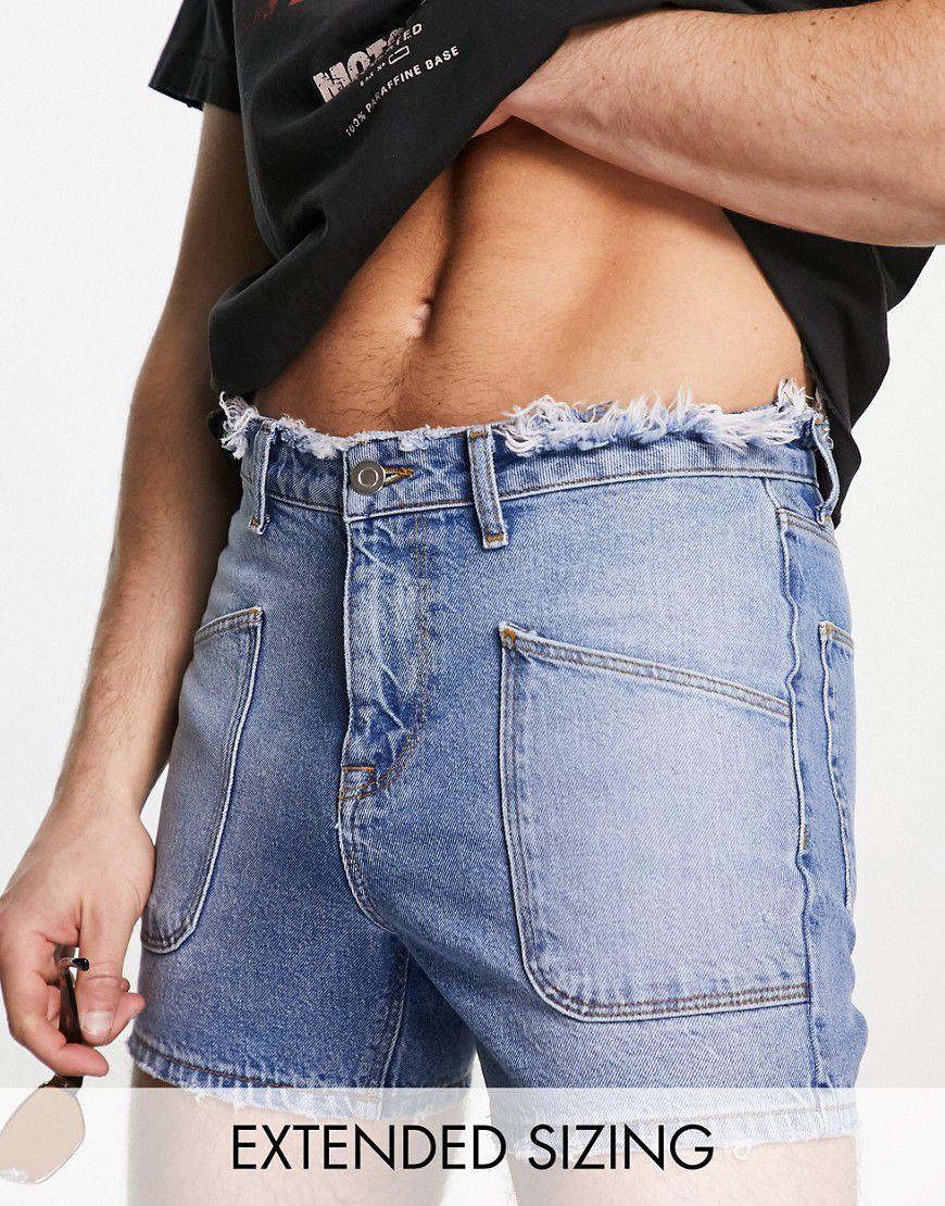 Pantaloncini di jeans taglio corto con tasche cargo - ASOS DESIGN - Modalova