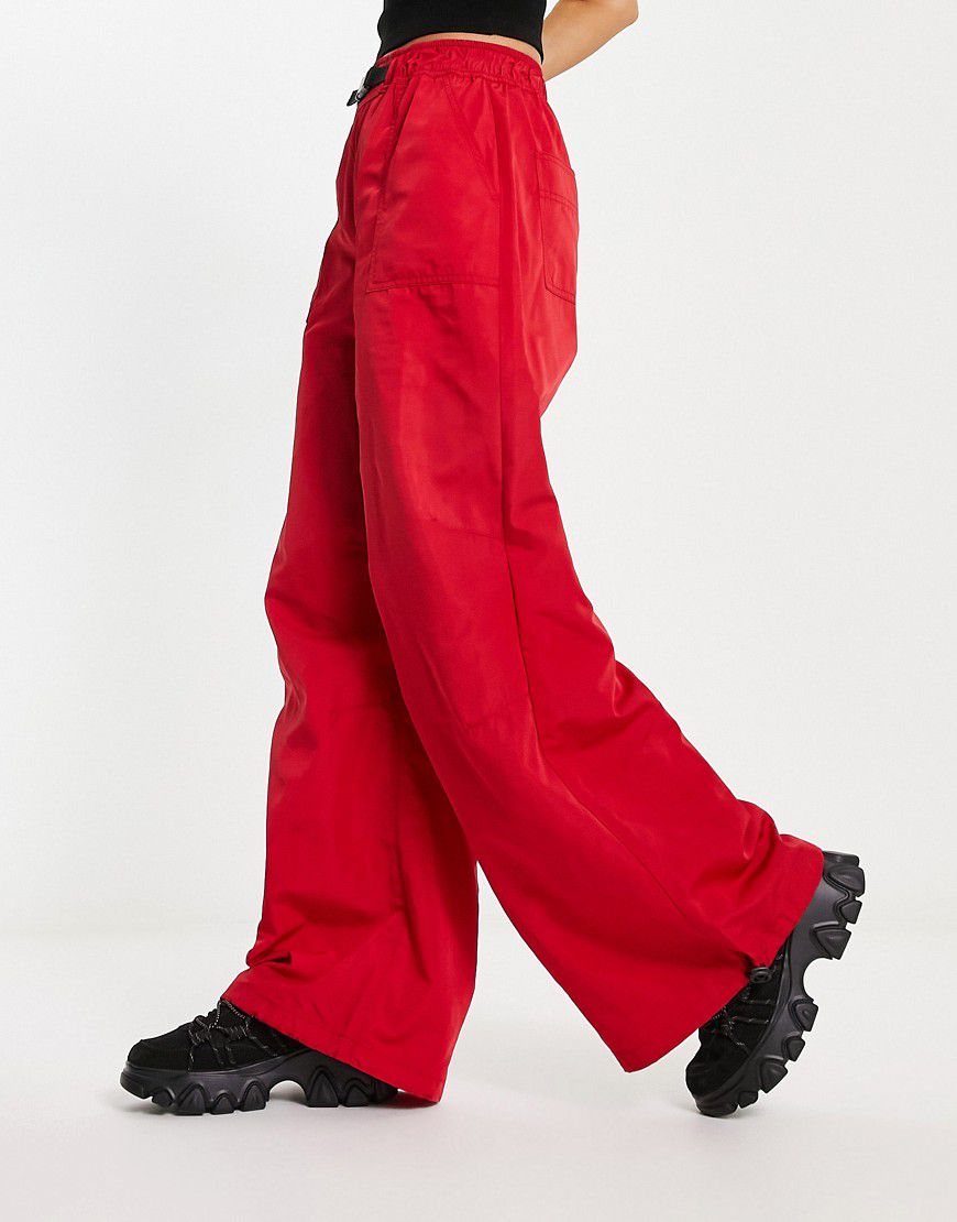 Pantaloni cargo parachute in tessuto tecnico con cintura - ASOS DESIGN - Modalova
