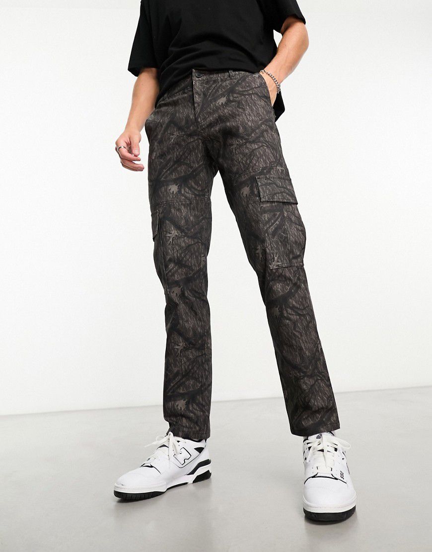 Pantaloni cargo slim grigi con motivo stampato - ASOS DESIGN - Modalova