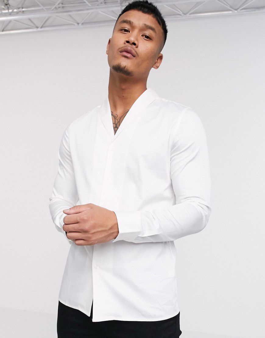 Premium - Camicia slim bianca in rasatello con scollo sciallato - ASOS DESIGN - Modalova