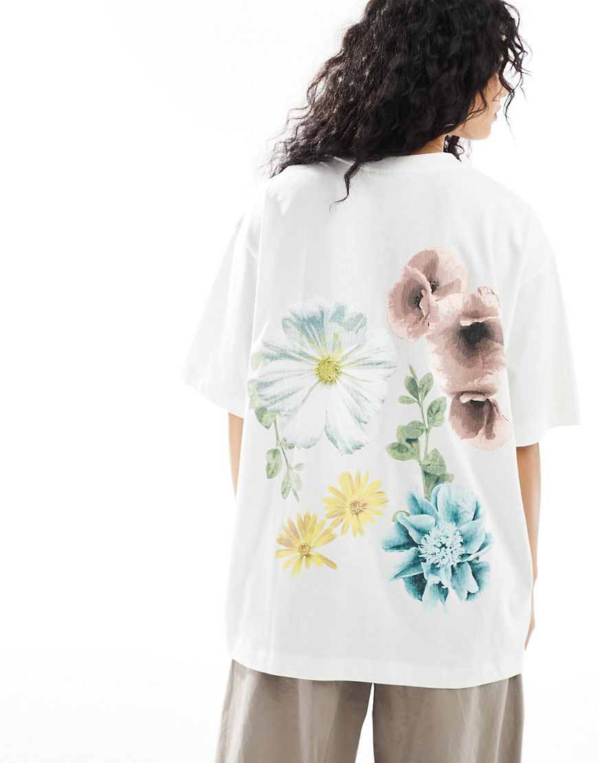 T-shirt vestibilità boyfriend bianca con stampa floreale sulla schiena - ASOS DESIGN - Modalova