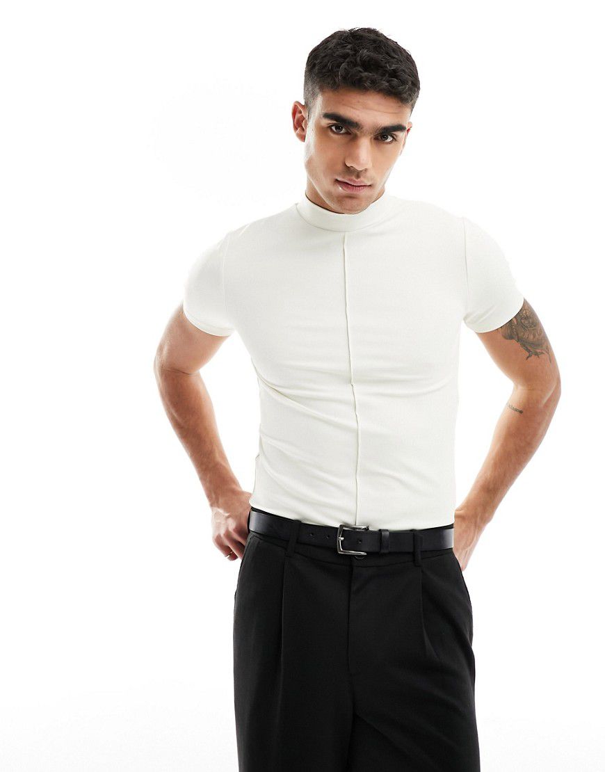 T-shirt attillata con collo alto bianco sporco con cuciture - ASOS DESIGN - Modalova
