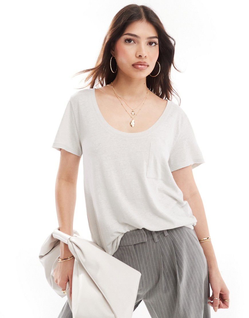T-shirt effetto lino color pietra con scollo rotondo e tasca - ASOS DESIGN - Modalova